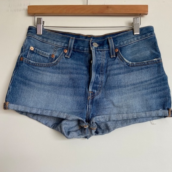 Levi’s cut off shorts - Picture 1 of 4